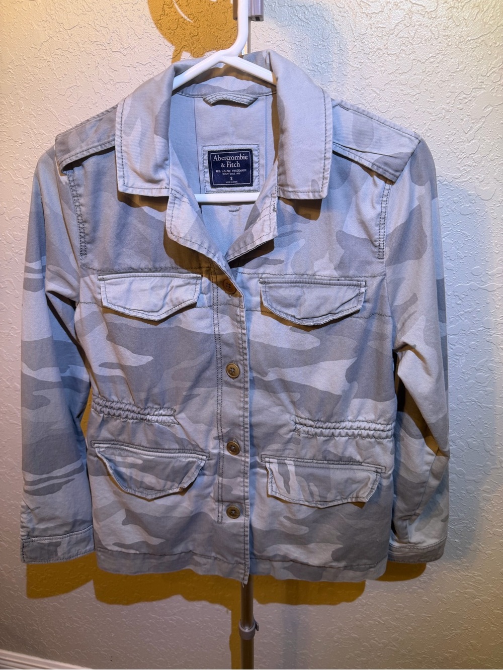 Abercrombie & Fitch Women's Gray Camo Utility Jacket